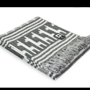 Alpaca Threadz blanket